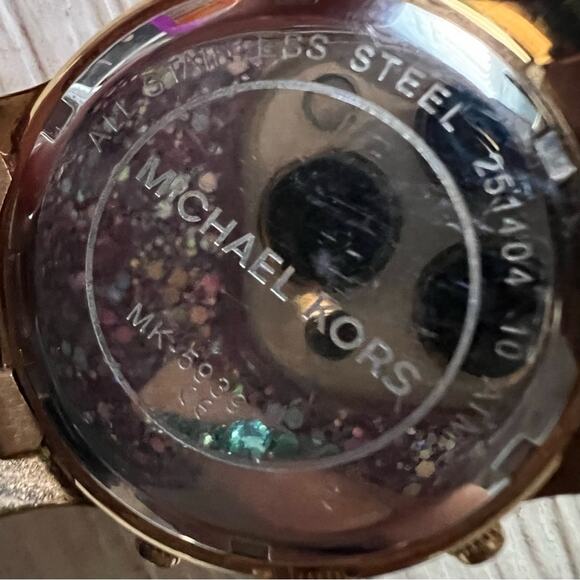 Michael Kors Goldtone Pinkish-Orange Face watch Date Window Snap Closure - Picture 5 of 8